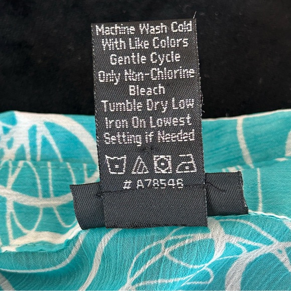 Blue and White Notched Collar Long Sleeve Button Down Shirt - Picture 9 of 10